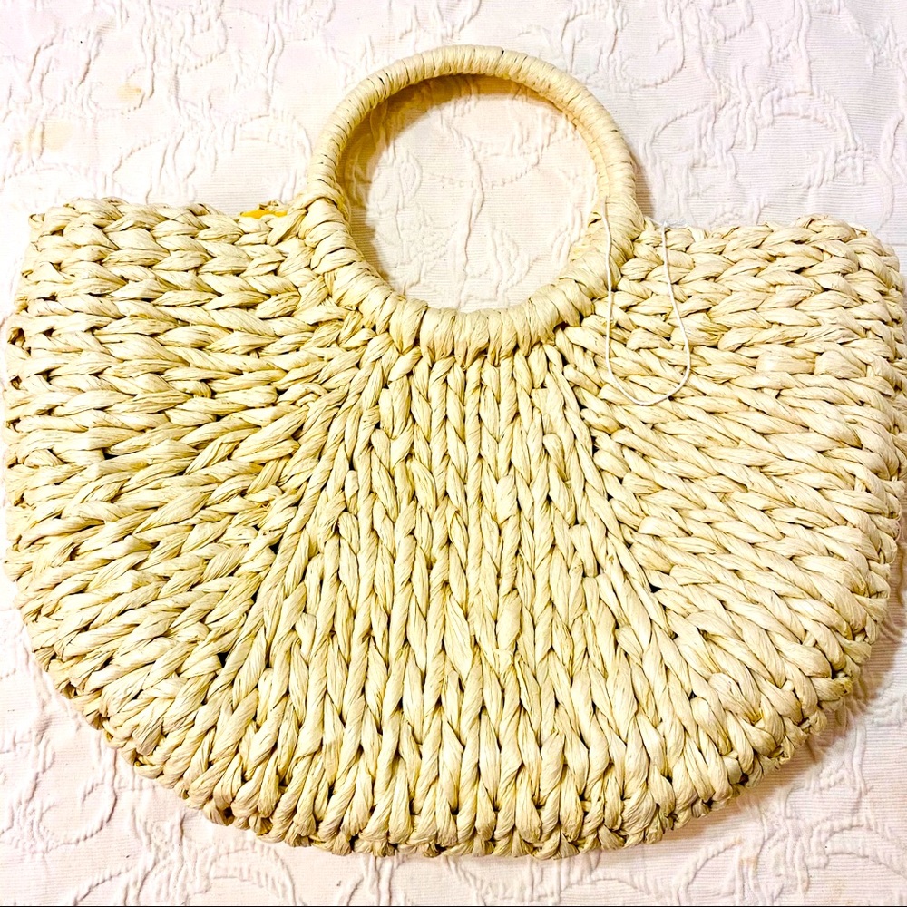 NWOT- NEVER USED ! Loccitane straw bag